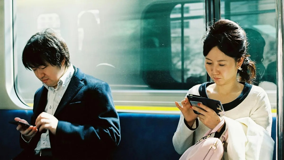 Cidade japonesa aprova lei que limita uso de celular a no máximo duas horas
