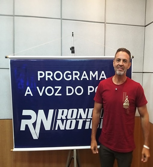 Léo Moraes exalta 111 anos da Capital, mas evita declarar apoio a Fernando Máximo
