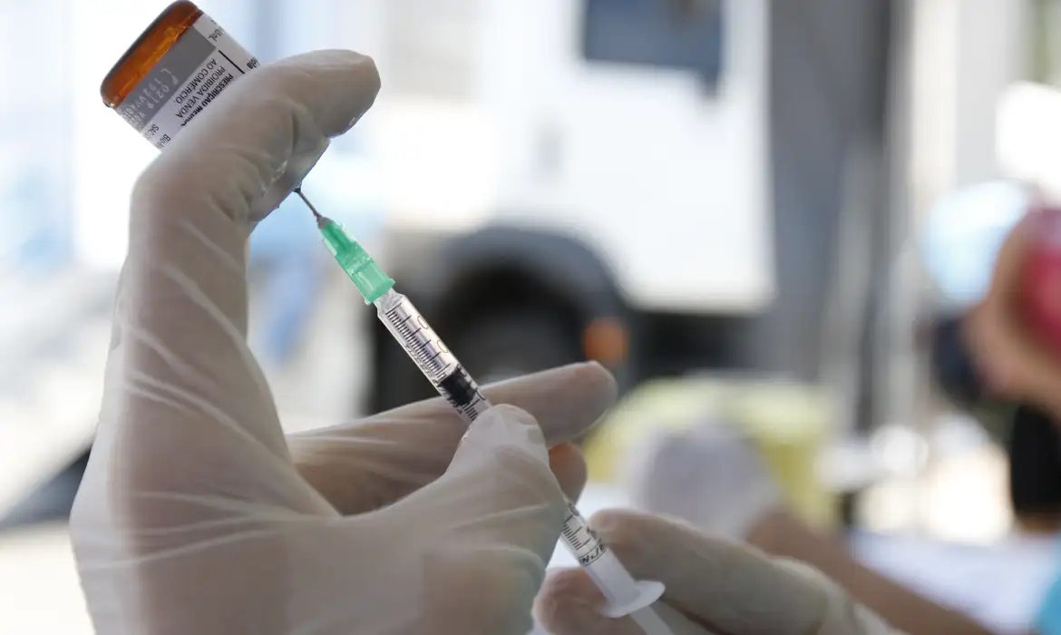 Campanha Nacional de Multivacinação começa hoje em todo o país
