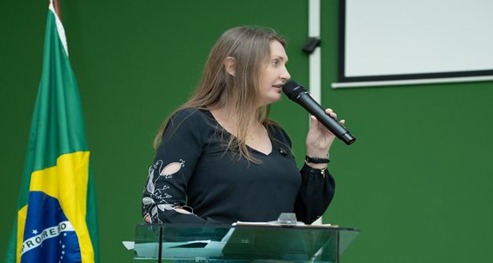 Deputada estadual Gislaine Lebrinha visita obra da Linha 7 em Seringueiras
