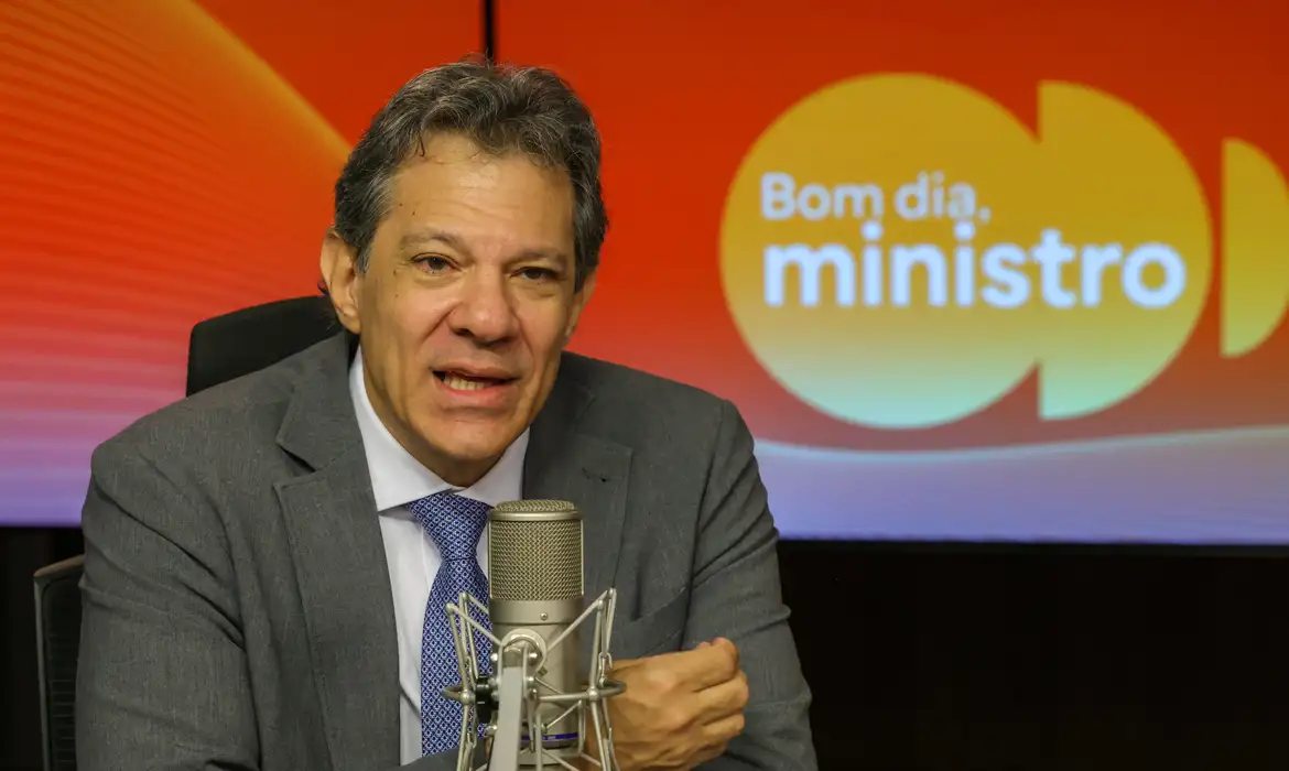Tarifaço prejudicou mais que beneficiou população dos EUA, diz Haddad
