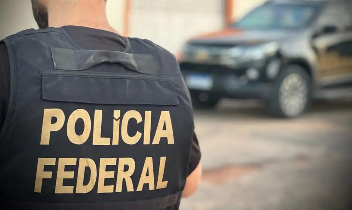 Polícia Federal apura se metanol abandonado foi usado para adulterar bebidas
