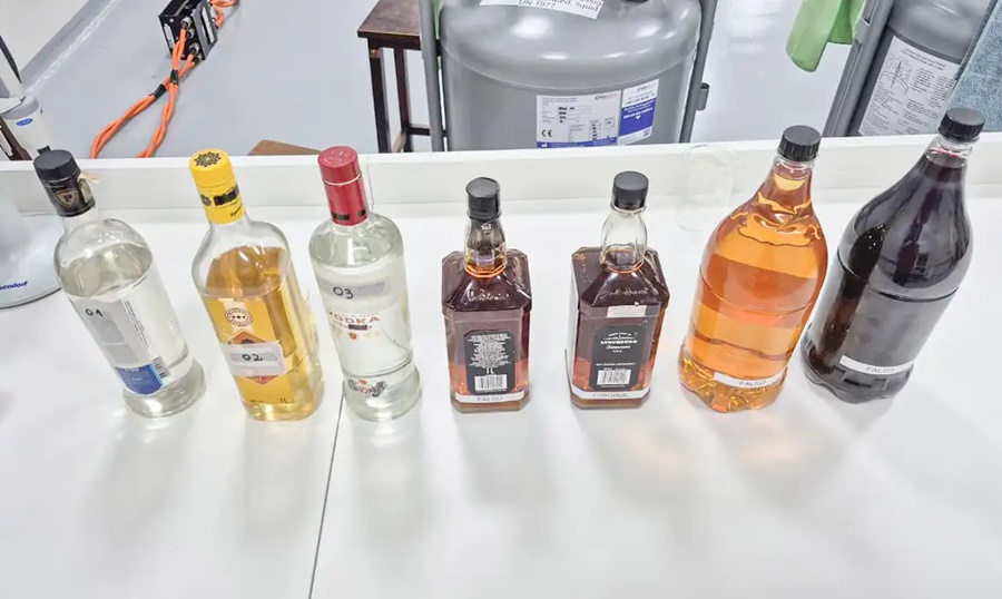 Fábrica clandestina de bebidas usava etanol adulterado de postos