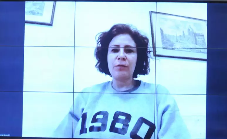 Carla Zambelli inicia greve de fome e condiciona fim do protesto à negação de extradição