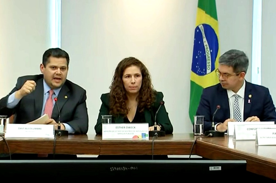 Reajuste de 23% a policiais e bombeiros dos ex-territórios é 'histórico', diz Davi
