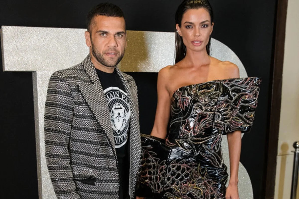 Modelo espanhola, Joana Sanz anuncia nascimento do primeiro filho com Daniel Alves

