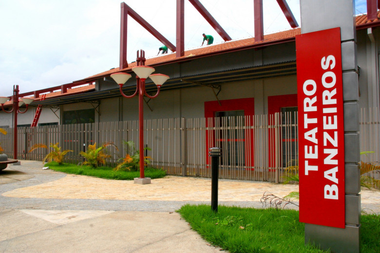 Profissionais de saúde aprovados no processo seletivo emergencial assinam contrato nesta terça (14)

