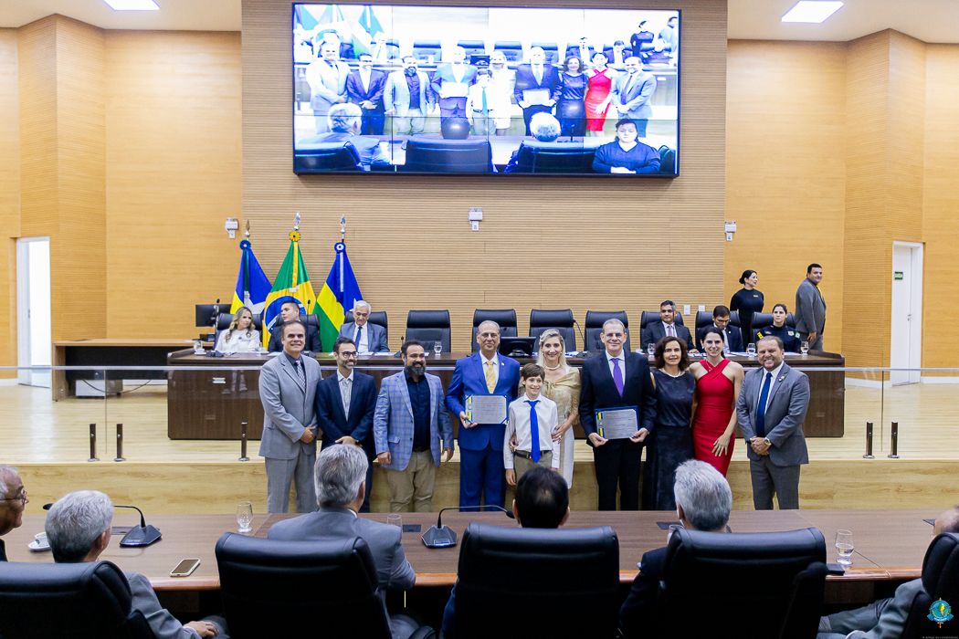  Alan Queiroz entrega Títulos de Cidadão Honorário a magistrados em Sessão Solene na ALE
