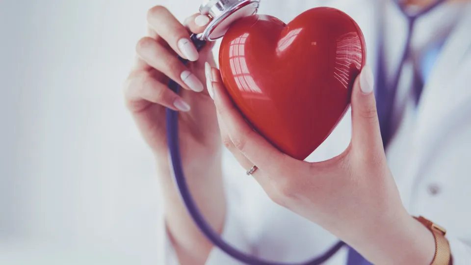 Médicos revelam hábitos eficazes para controlar a pressão arterial
