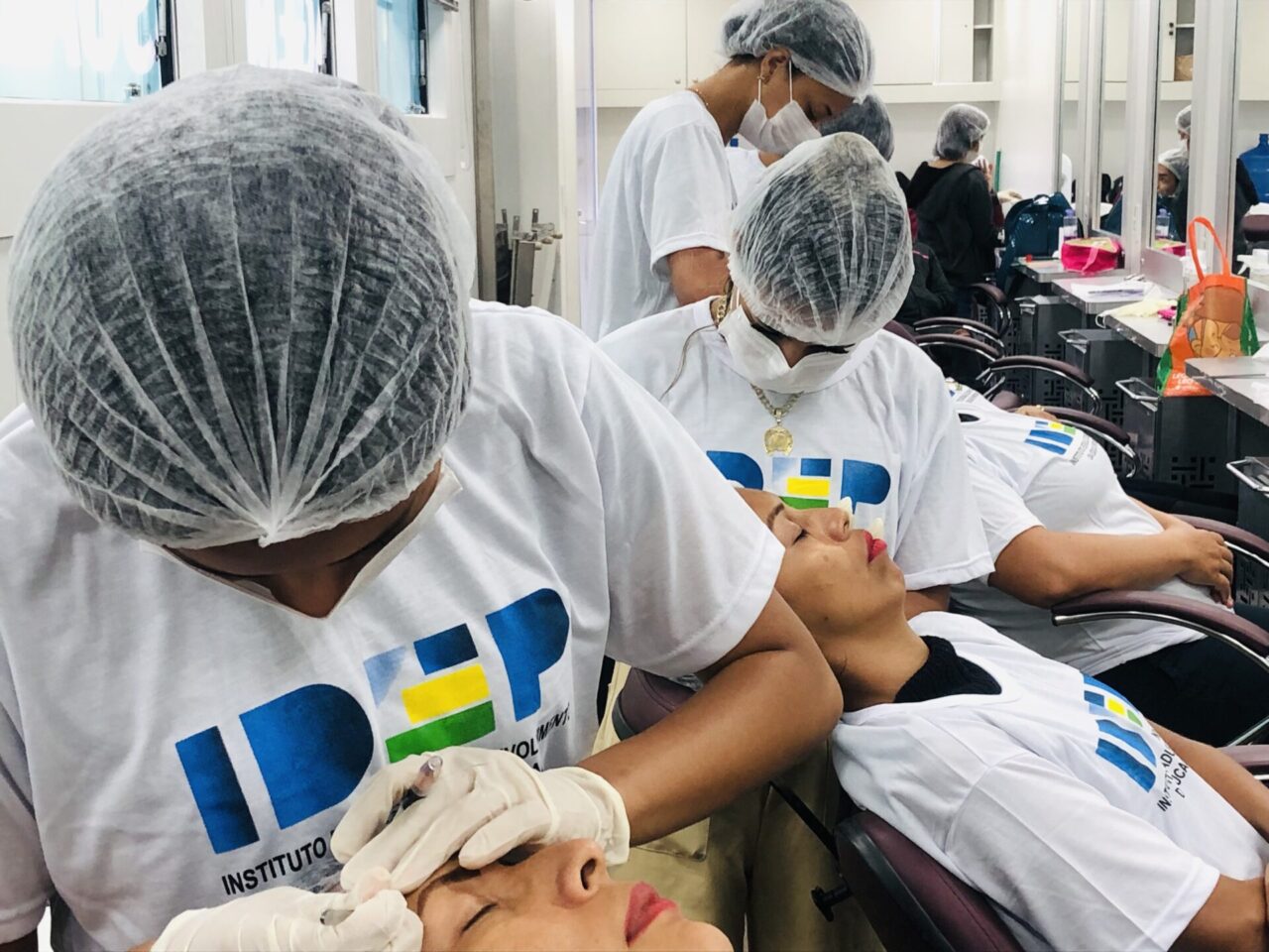 Inscrições para cursos na Escola Móvel de Imagem Pessoal estão abertas até o dia 20
