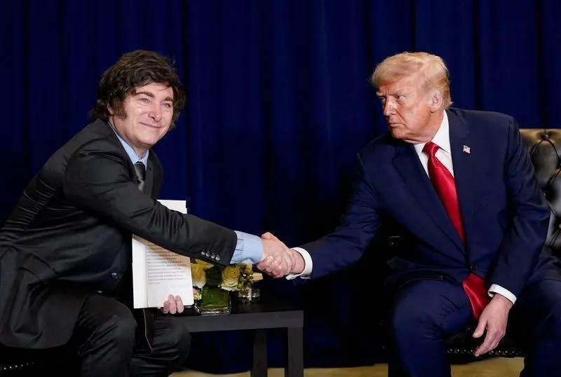 Trump anuncia empréstimo gigantesco de 26,97 trilhões de pesos para Argentina 