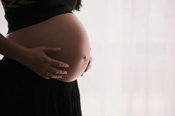 Trabalhadora que deu à luz antes de assumir cargo tem direito à licença-maternidade
