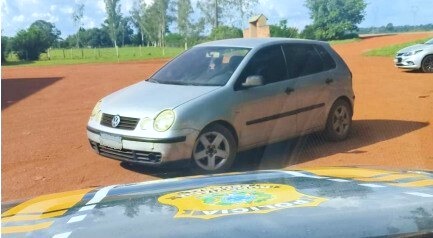 Homem tenta fugir e abandona carro com quase 40 kg de drogas na BR-364