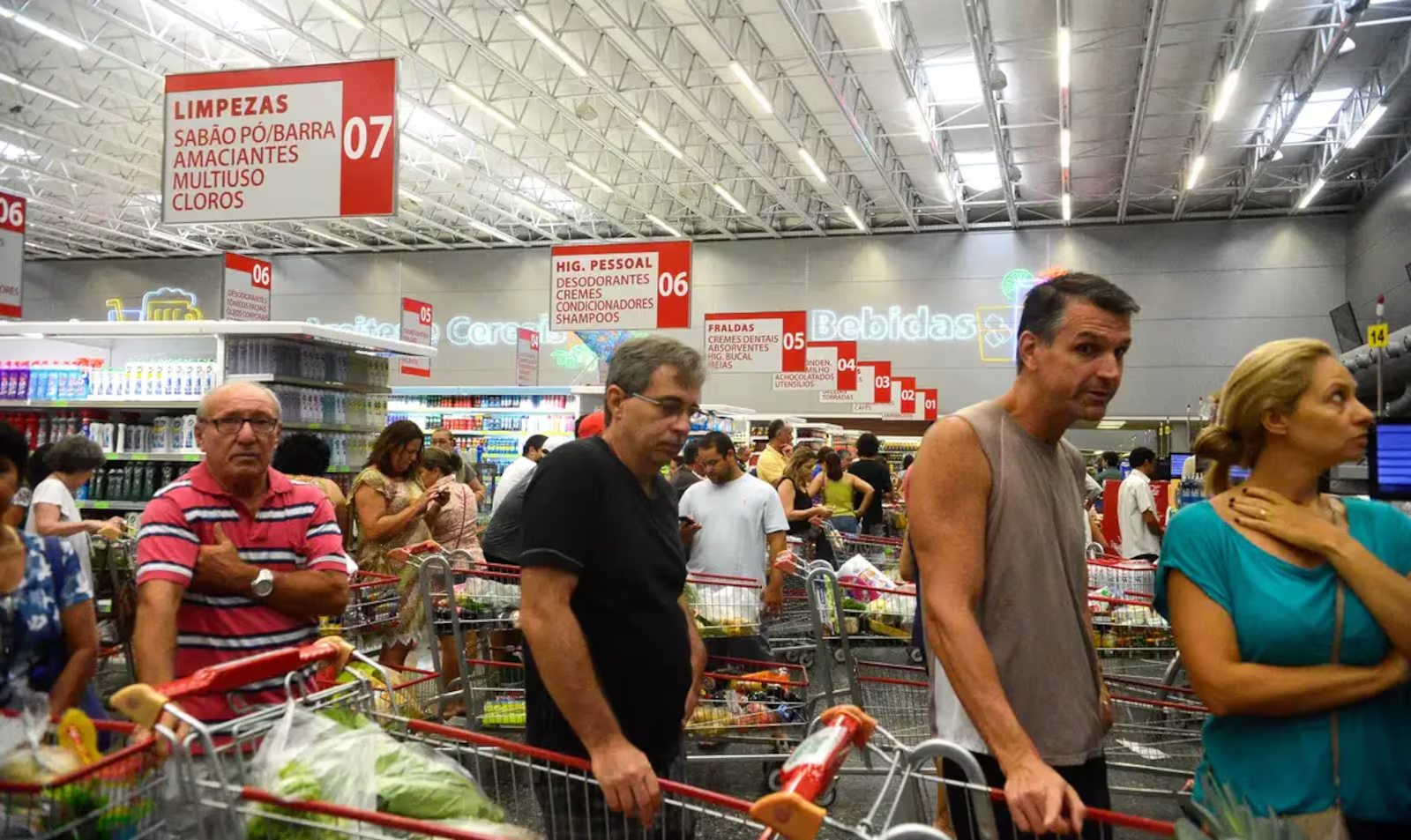 Economia brasileira volta a crescer após três quedas consecutivas