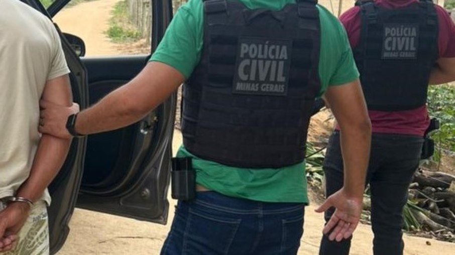 Homem é preso por matar companheira com golpes de facão diante dos filhos
