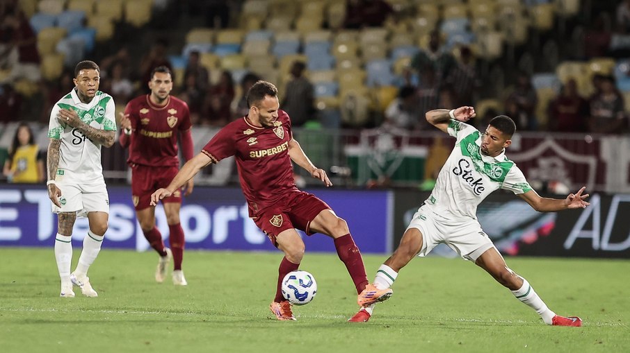 Jogadores do Juventude abandonam campo em jogo contra Fluminense
