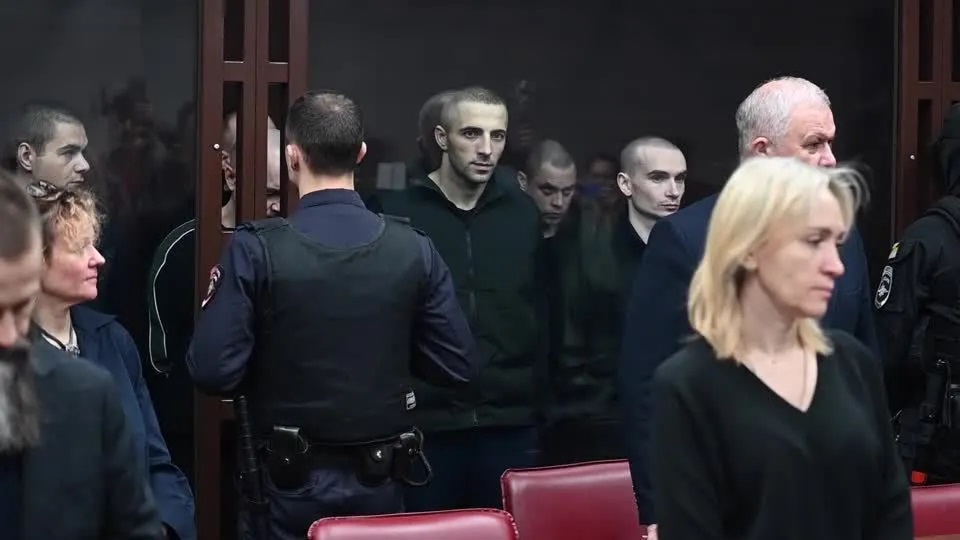 Rússia aplica penas de prisão a 15 combatentes da Ucrânia capturados durante guerra
