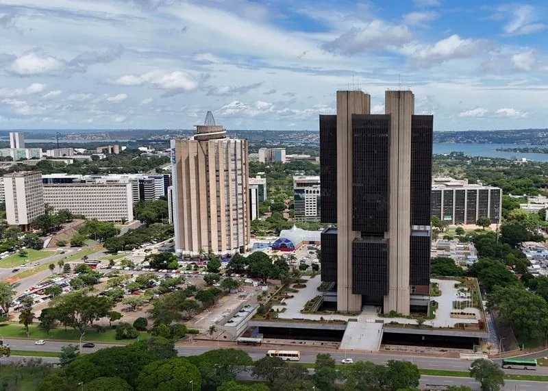 Em oito meses de 2025, prejuízo de empresas estatais supera recorde anual: "Fiasco"
