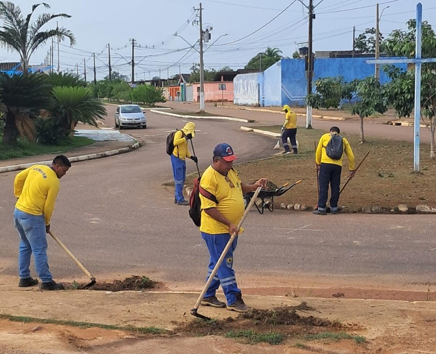 Prefeitura realiza retirada de entulhos na Vila DNIT após solicitação do vereador Dr. Júnior Queiroz