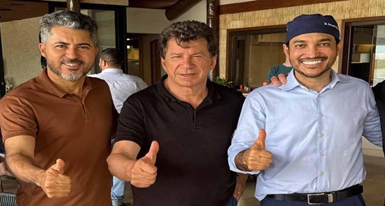 Máximo pede apoio de Cassol e tira toquinha em sinal de reverência e submissão politica