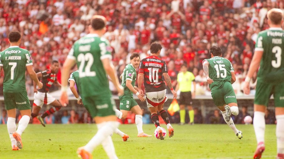Arrascaeta escapa de criminosos armados após jogo no Maracanã

