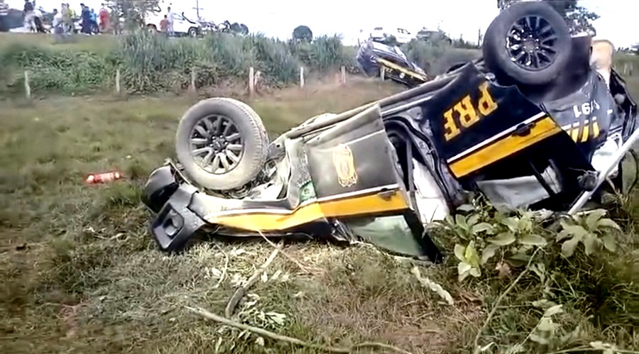 Acidente entre viaturas da PRF na BR-364 mobiliza resgate e deixa agentes feridos