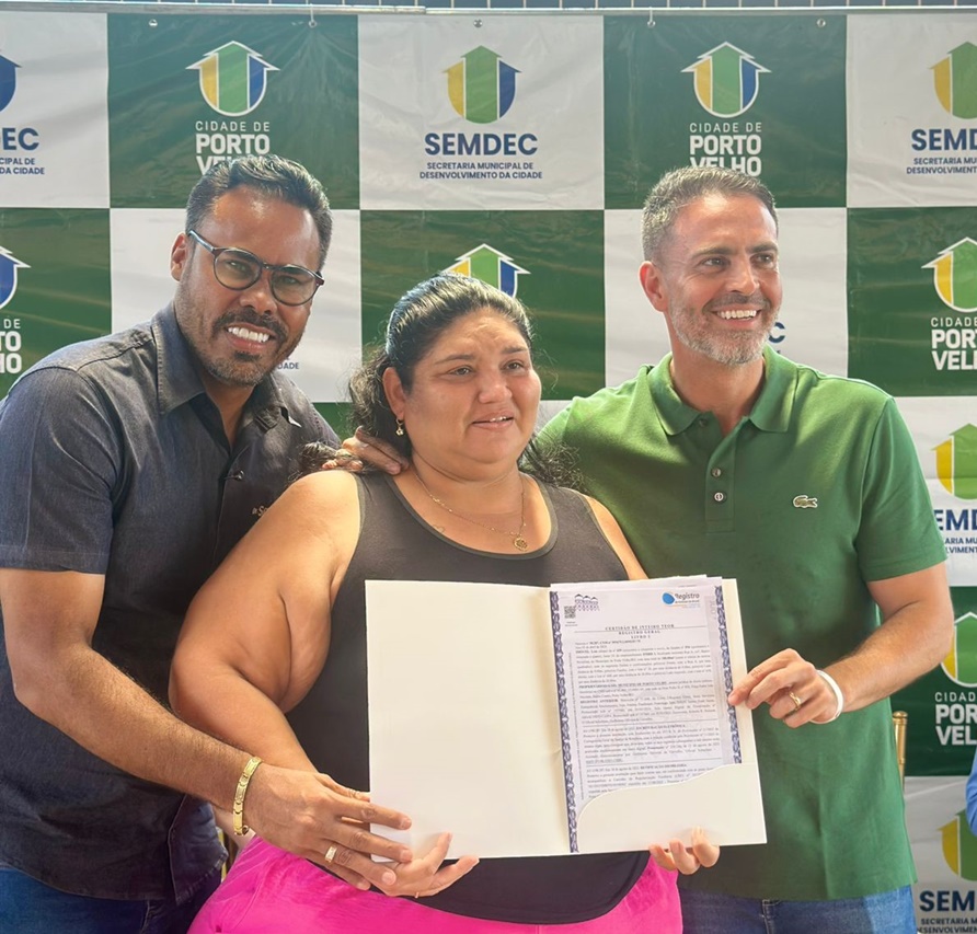 Dr. Santana celebra entrega de escrituras do Residencial Pioneiros I e relembra a luta das famílias 