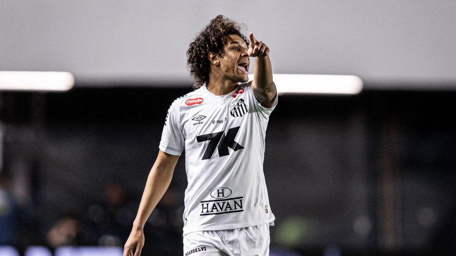 Risco de queda do Santos chega a 35% com sequência dura pela frente