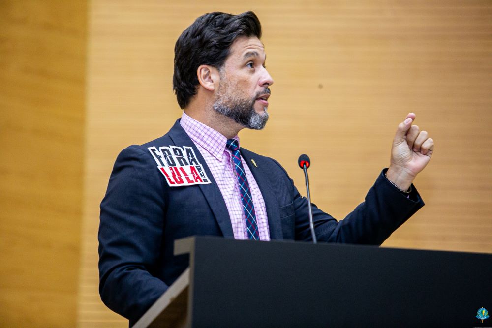 Deputado compara Dez Mandamentos da Bíblia com festa de boi-bumbá em Rondônia