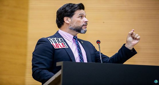 Deputado compara Dez Mandamentos da Bíblia com festa de boi-bumbá em Rondônia