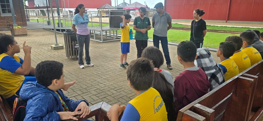 Alunos da rede municipal exploram a história e cultura de Porto Velho em visita ao Complexo da EFMM