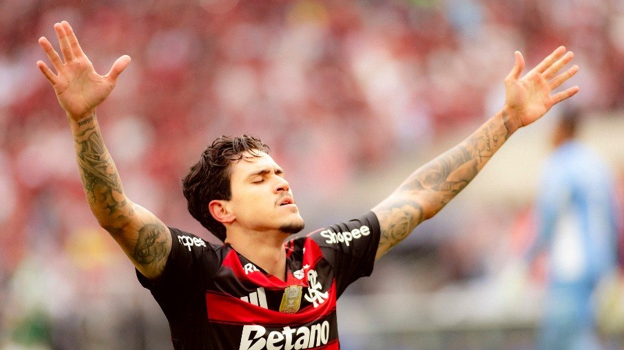 Atacante Pedro cresce em reta final da temporada