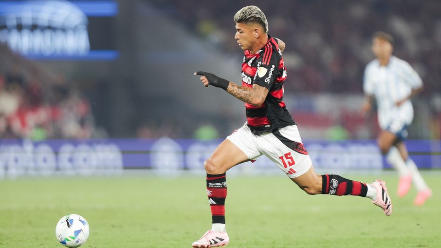 Com gol de Carrascal, Flamengo vence o Racing na Libertadores
