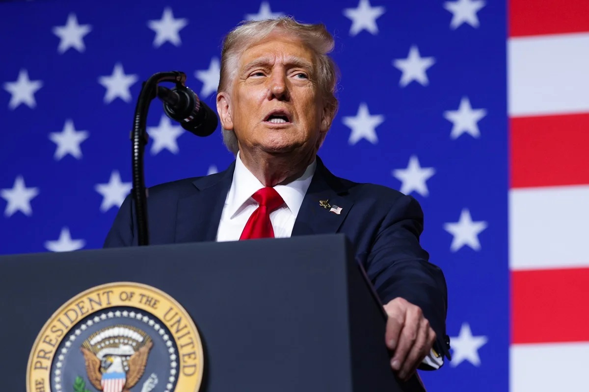 EUA envia maior porta-aviões do mundo ao Caribe após ameaças de Donald Trump
