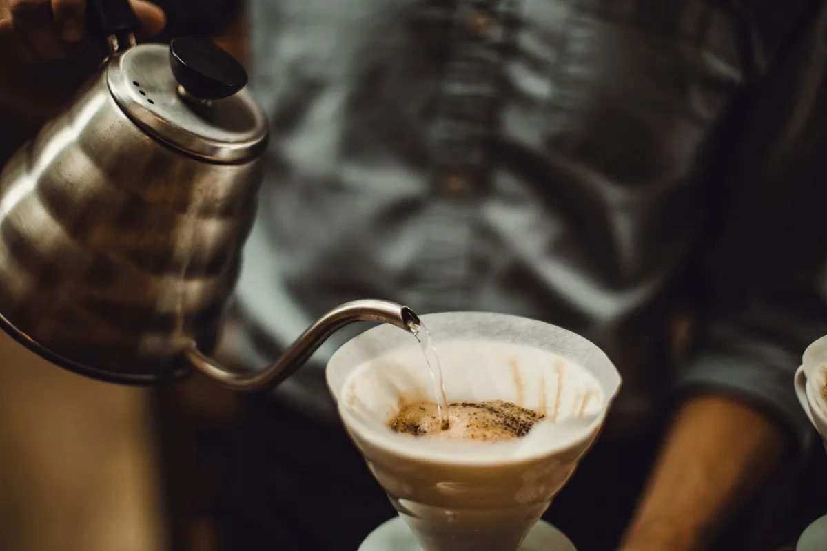Lavagem intestinal com café para emagrecer se populariza; veja os riscos
