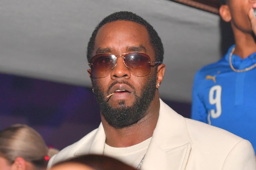 Sean Diddy Combs é acordado com faca no pescoço em prisão, diz jornal local
