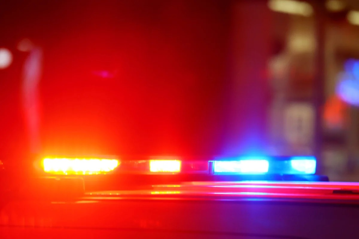 Mulher é suspeita de manter jovem de 18 anos em cárcere e forçar prostituição
