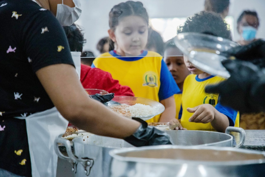 Prefeitura promove homenagem e formação para merendeiras da rede municipal de ensino