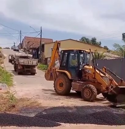 Vereador Júnior Queiroz garante serviços de tapa-buracos no bairro Roque