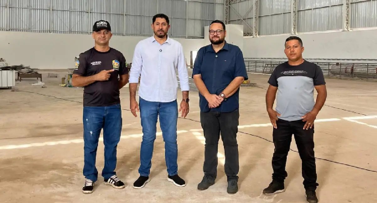 Vereador Márcio Pacele acompanha obras do Centro de Iniciação Esportiva no Flamboyant
