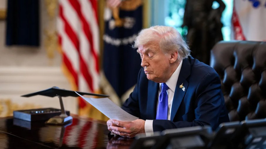 Presidente Donald Trump anuncia retomada de testes nucleares nos EUA após 30 anos
