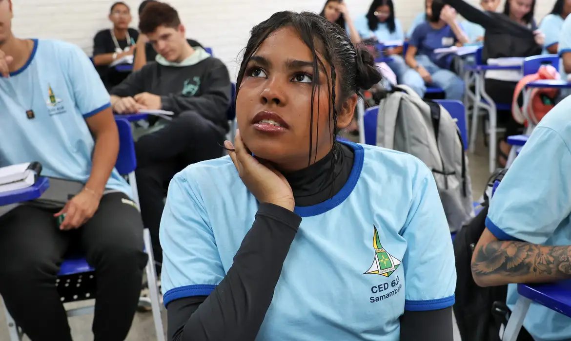  Nascidos em julho e agosto recebem 8ª parcela do programa Pé-de-Meia
