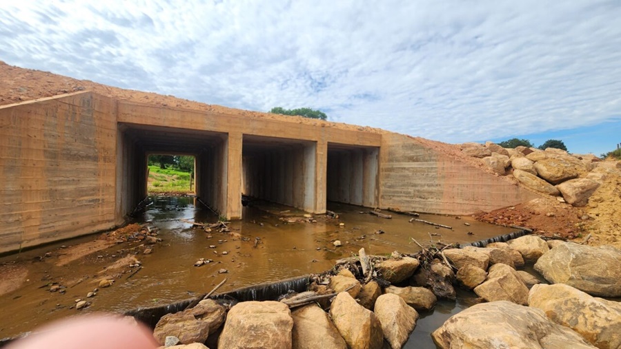 Governo conclui galeria de concreto e aço sobre Rio Serra Verde, na Rodovia-466, entre Jaru e Bom Jesus
