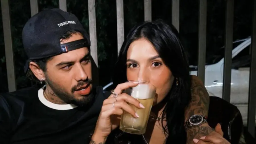 Zé Felipe deixa escapar detalhe em seu celular durante foto com Ana Castela
