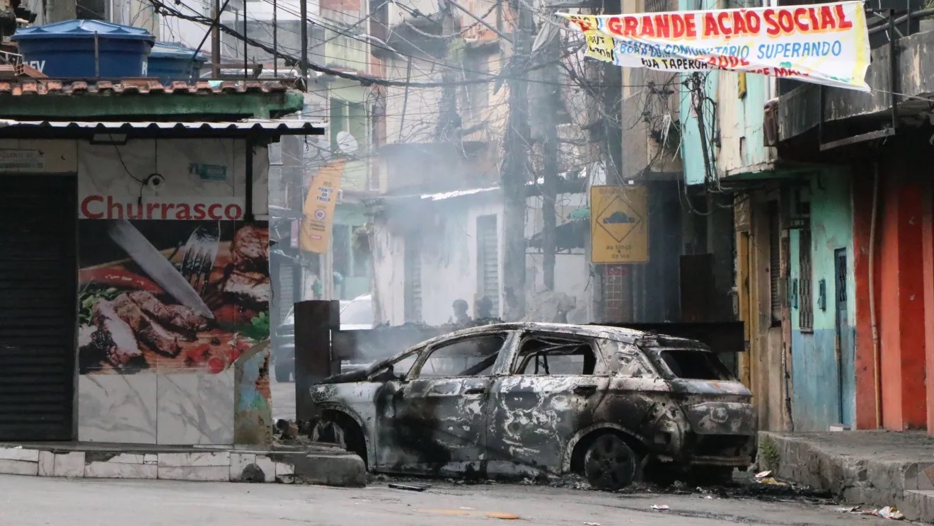 Comando Vermelho usa armas da Europa, drones e roupas camufladas: "Arsenal de guerra"
