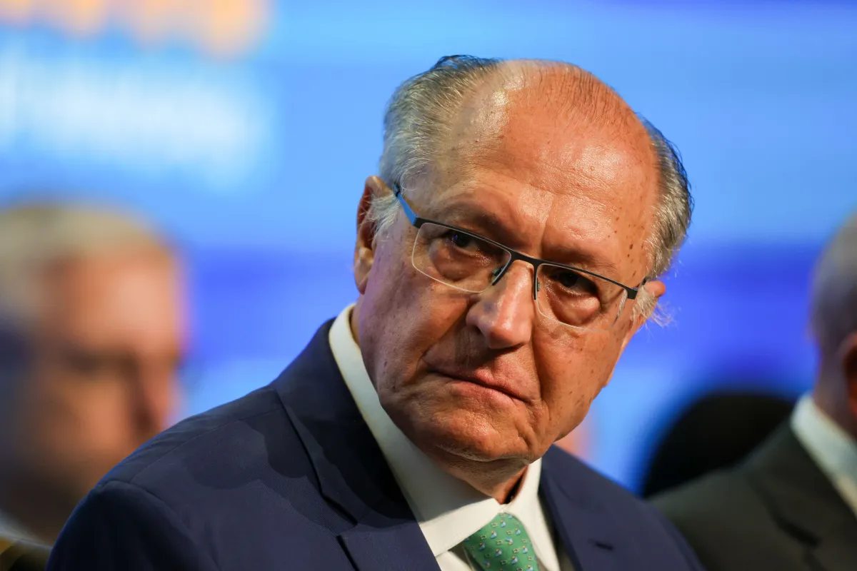 Organização criminosa deve ser enfrentada por terra, mar e ar, diz Alckmin
