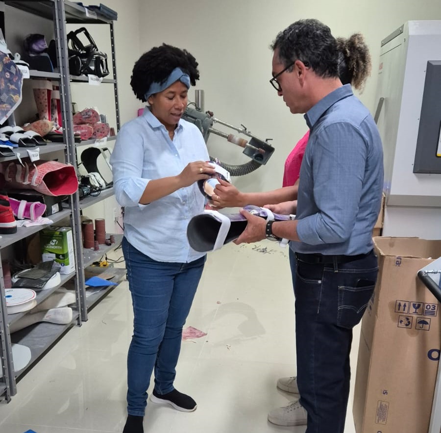 Deputada Sílvia Cristina apresenta trabalho do Centro de Reabilitação ao vice-governador Sérgio Gonçalves