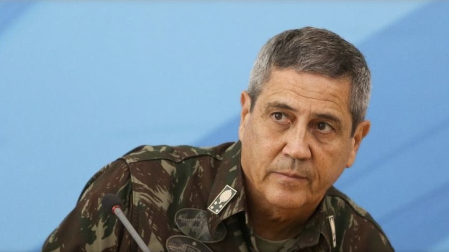 Ministro Alexandre de Moraes mantém prisão de General Braga Netto: "Receio de fuga"