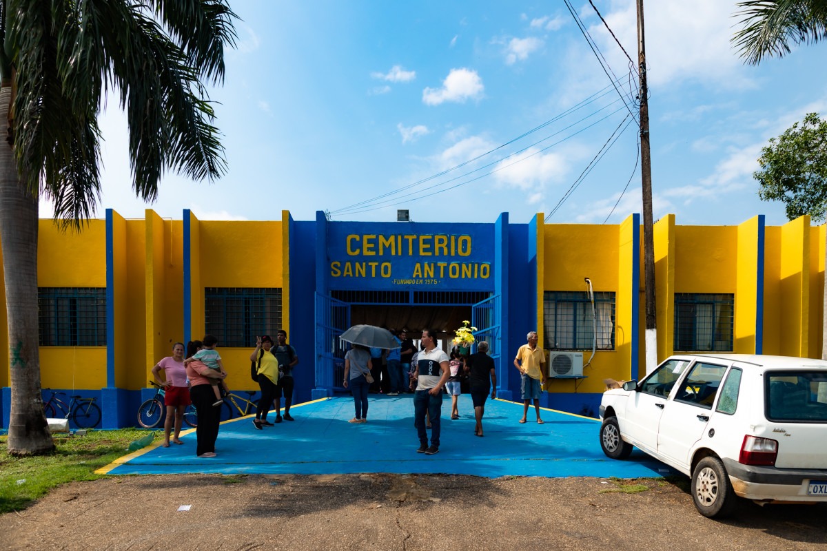 Cerca de 16 mil pessoas visitaram cemitérios Santo Antônio e dos Inocentes no Dia de Finados
