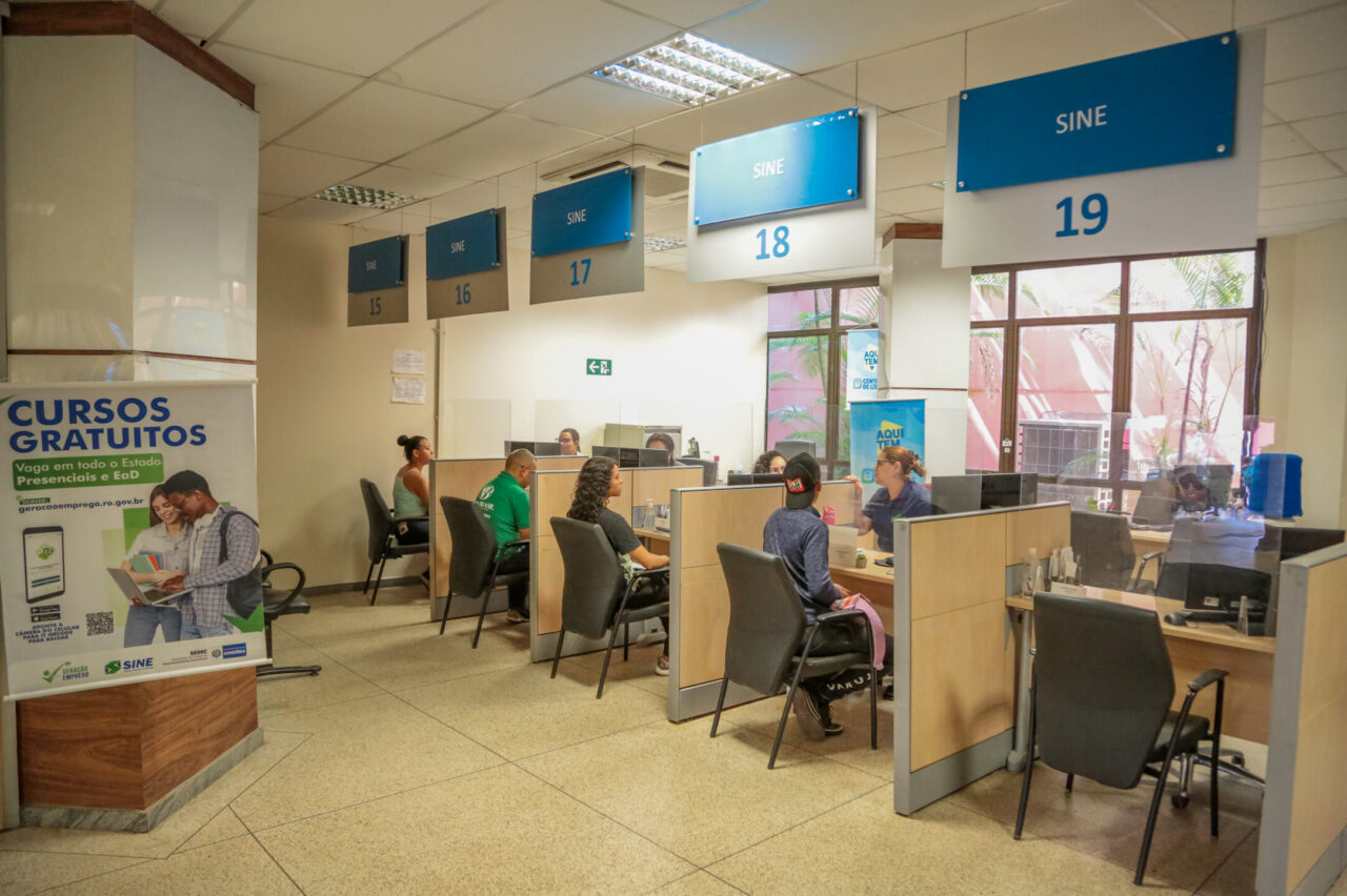 Governo amplia oportunidades de emprego com mais de 2,8 mil vagas pelo Sine Estadual
